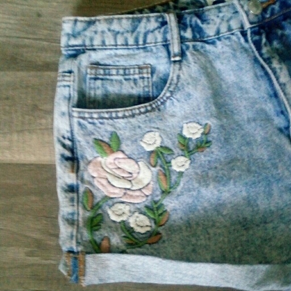 Forever 21 high waisted shorts - Picture 2 of 6